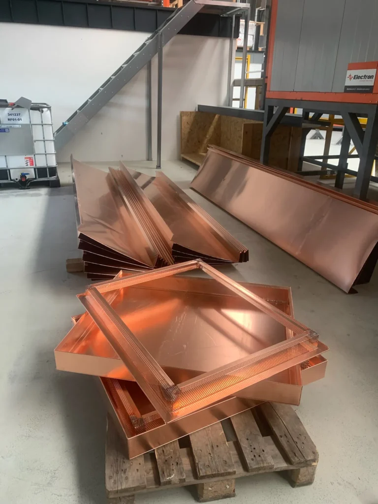 Attika + Zubehör für Kupfer-Mauerabdeckungen mit Deckel